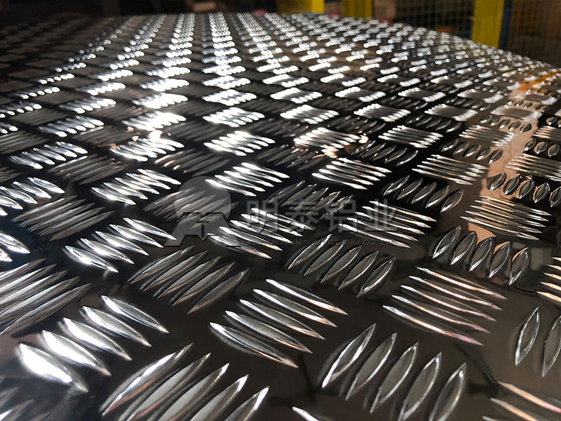 明泰鋁業(yè)花紋鋁板分類有哪些？五條筋花紋板價格多少？