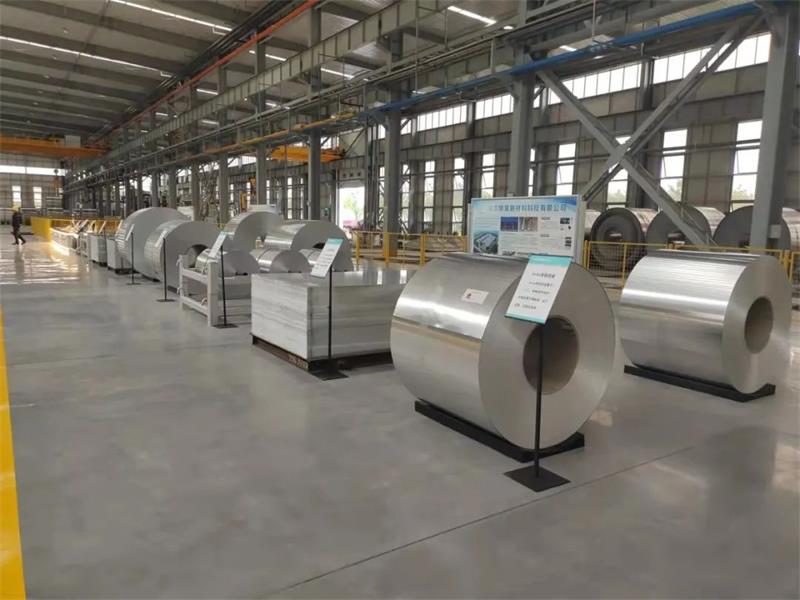 河南省委書記樓陽生、省長王凱蒞臨明泰鋁業(yè)子公司明晟新材料參觀調(diào)研