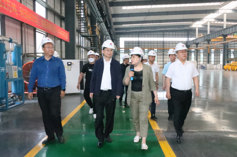 貴陽市政協(xié)副主席、清鎮(zhèn)市委書記付濤一行到明泰鋁業(yè)考察